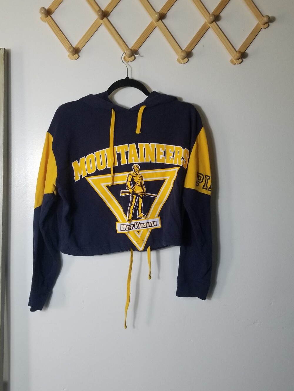 PINK VICTORIAS SECRET WOMEN'S CROPPED WEST VIRGINIA MOUNTAINEERS HOODIE SIZE MED